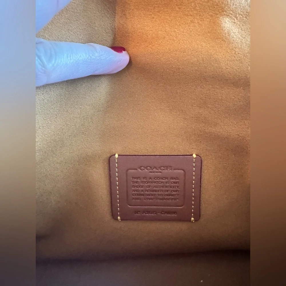 Coach Soft Tabby Leather Shoulder Bag in Chalk - Picture 4 of 7